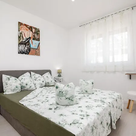 With A Parking Space - 23290 Pula