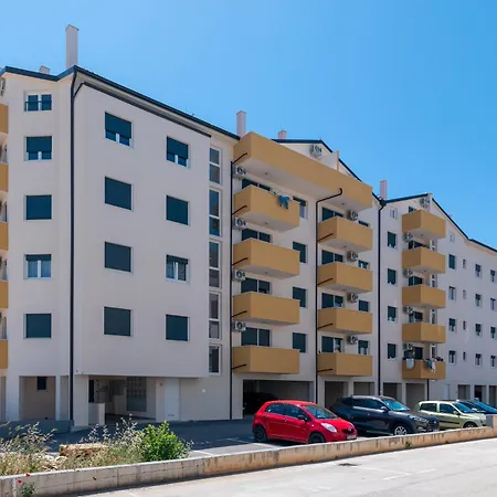 With A Parking Space - 23290 Pula