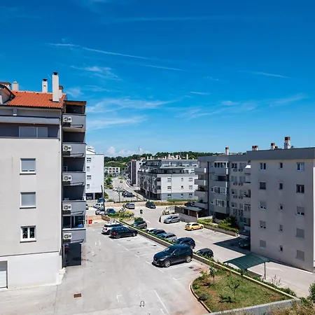 With A Parking Space - 23290 * Pula