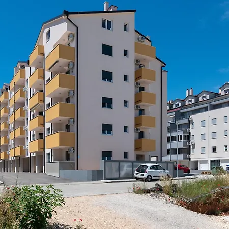 With A Parking Space - 23290 Pula
